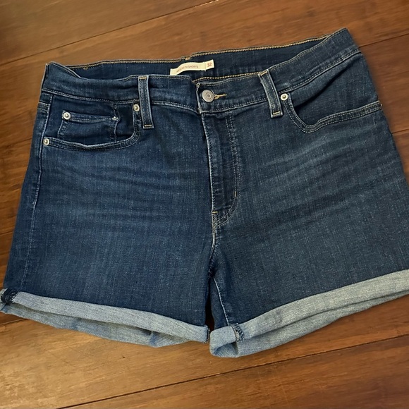 Levi’s Strauss‎ Mid Length Shorts - Picture 1 of 5